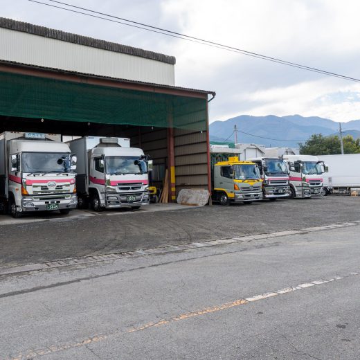 保有車両 - 有限会社 樋口運送 ｜ 山梨県富士川町の運送会社